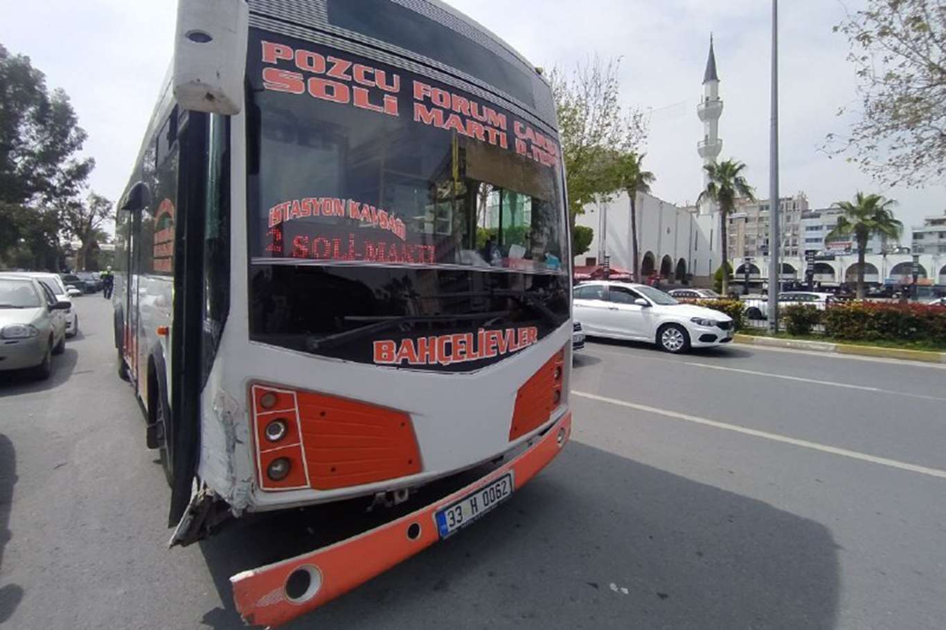 Hatalı sollama yapan araç kazaya neden oldu: 2 yaralı